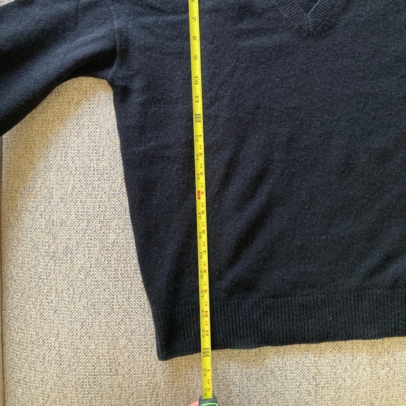 Theory 100% Cashmere V-Neck Sweater in Black size M - Picture 8 of 9
